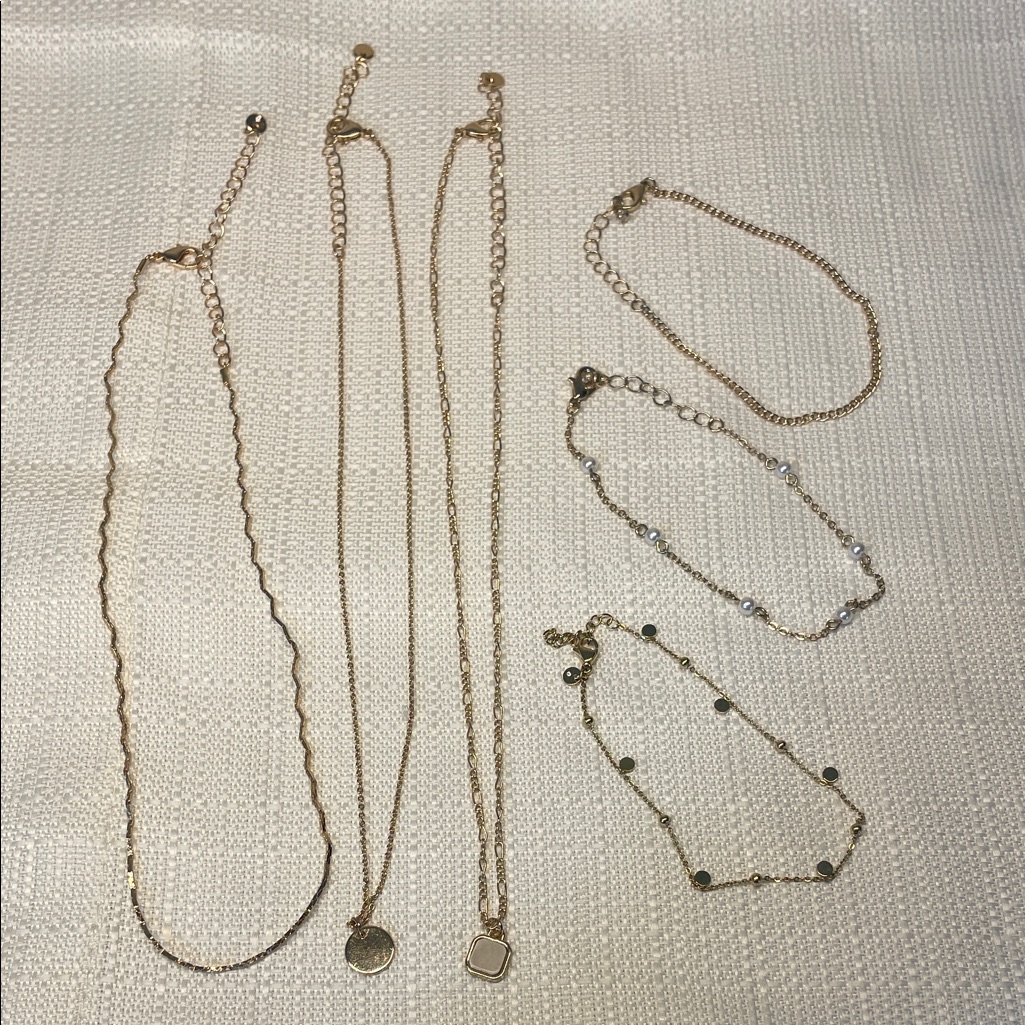 Old Navy One Size Gold Fashion Jewelry Necklace Bracelet Lot Of 6 16$